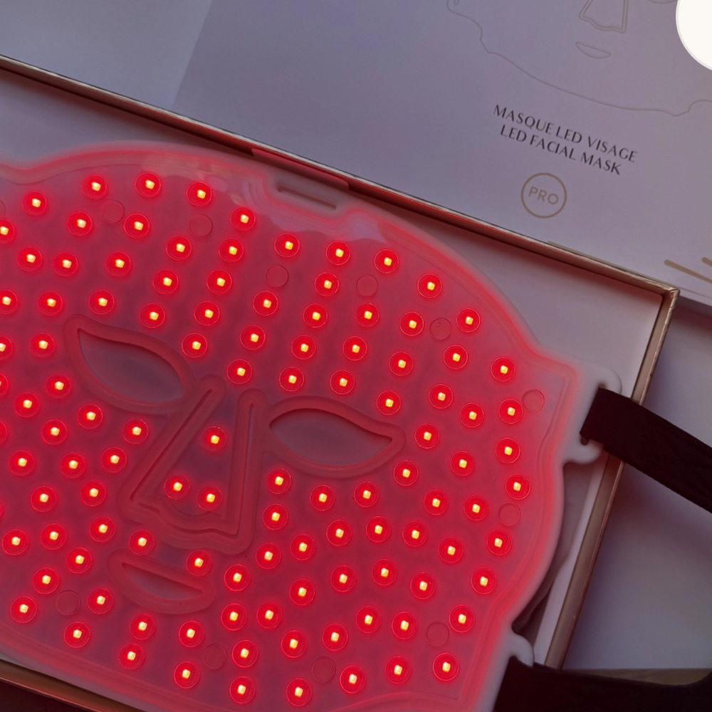Red Light LED Mask - Picture 3 of 3